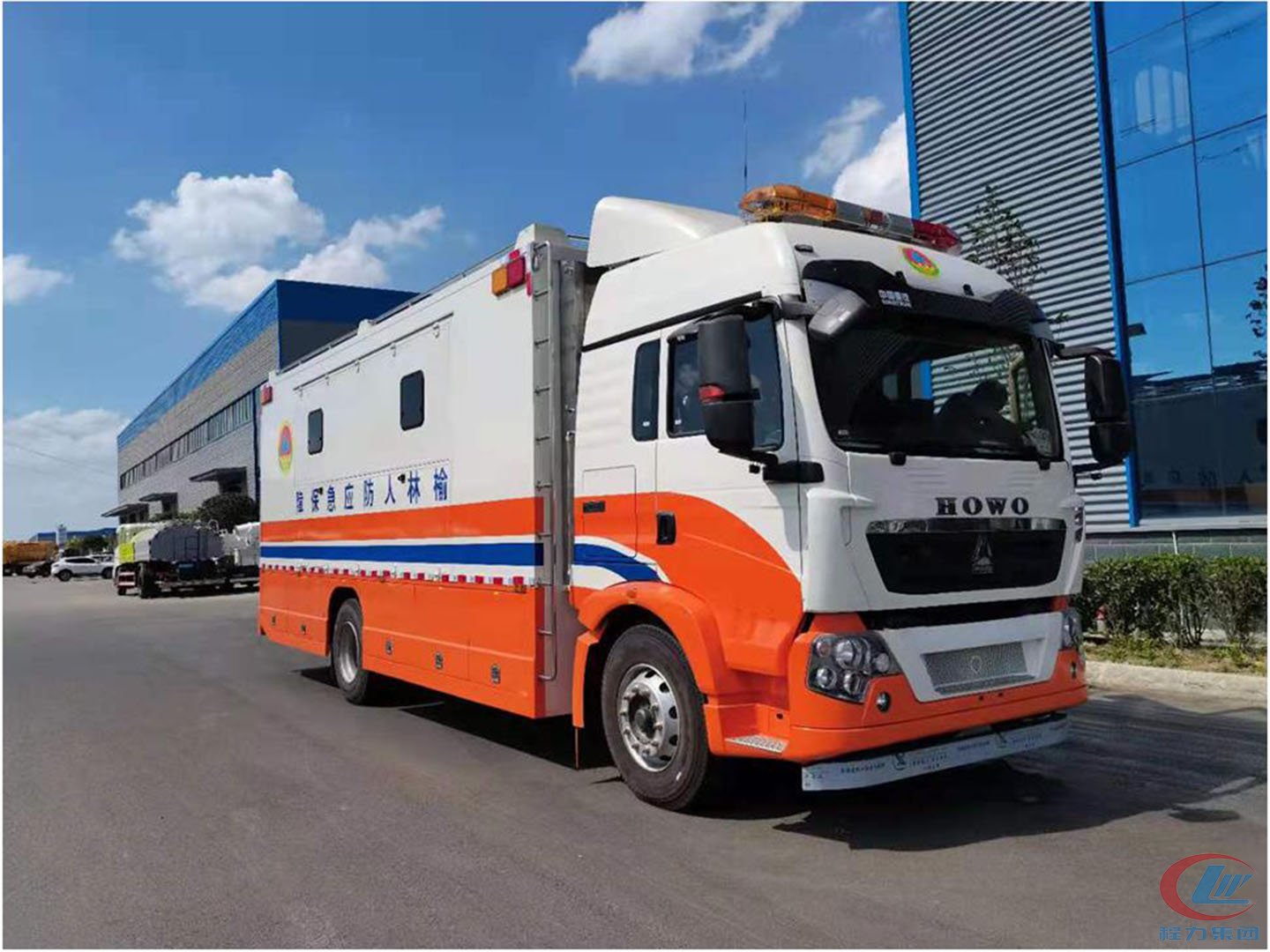 重汽野外自行式炊事车